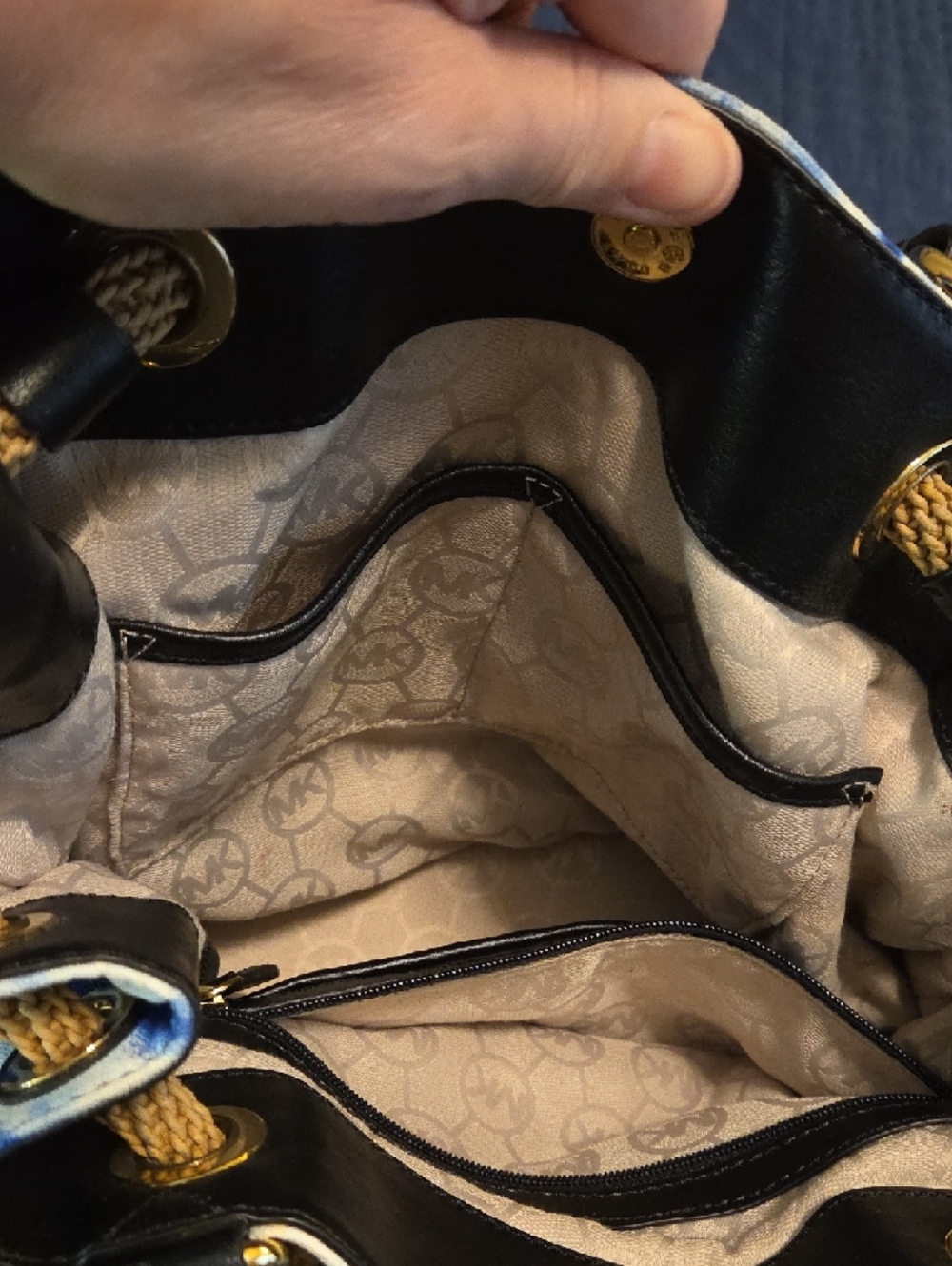 EUC Michael Kors Lrg Blue Tie-Dye Drawstring Shoulder Bag w/matching Wallet SET - Picture 8 of 13